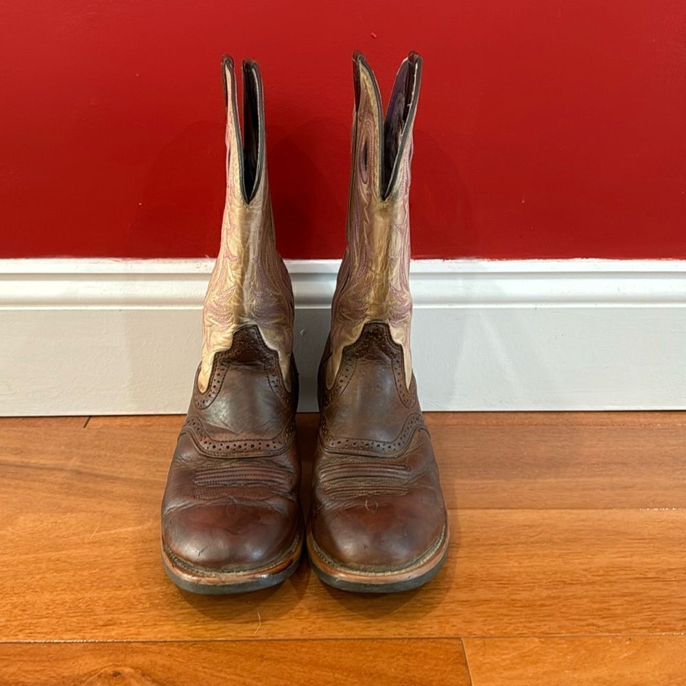 Ariat Round Toe‎ Women's Western Boots Item 10012818 size 6